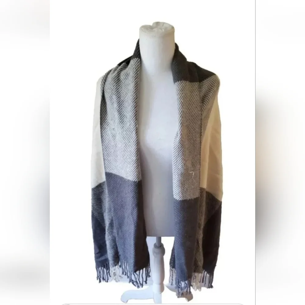 Ann Taylor Scarf Women's Grey/Cream Plaid Fringe Open Wrap One Size